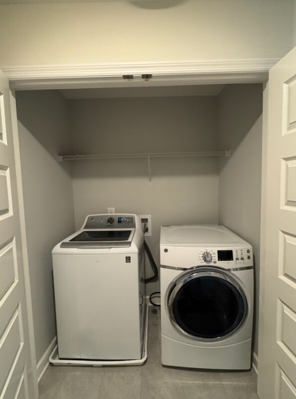 Building Photo - Available for Aug move in. Charming 2-Bedroom Retreat in Hendersonville with 2.5 Baths & Spacious...