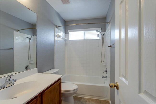 Building Photo - 1415 Fort LLoyd Pl
