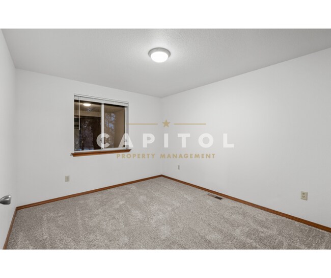 Building Photo - 1402 5th Ave SW