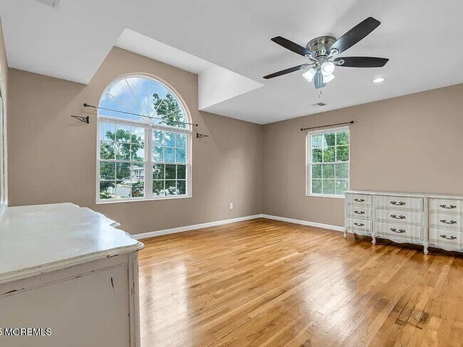 Building Photo - 61 Lynn Dr