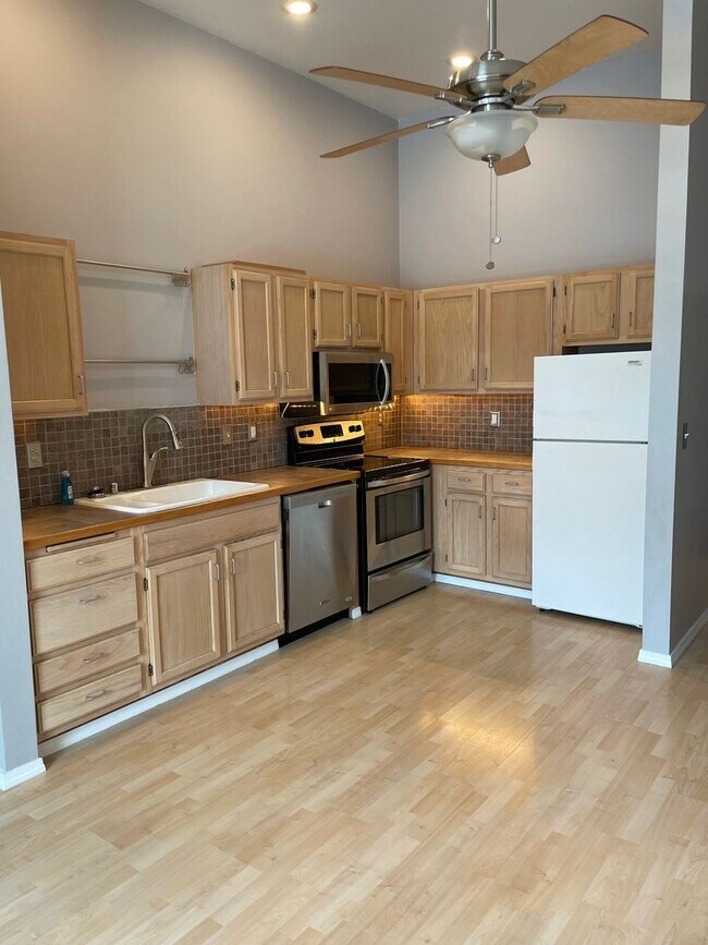 Building Photo - 1Bd/1Ba Seattle Condo