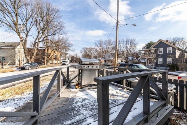 Building Photo - 3905 Woodbine Ave