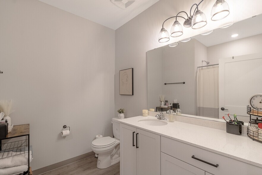 Building Photo - 1570 Stadium Ln