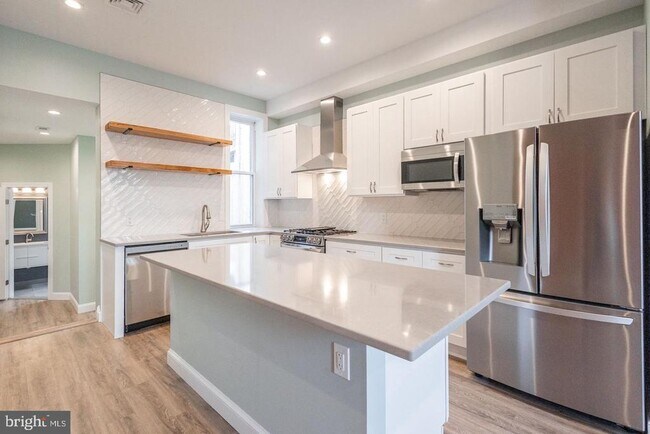 Building Photo - 3030 W Girard Ave