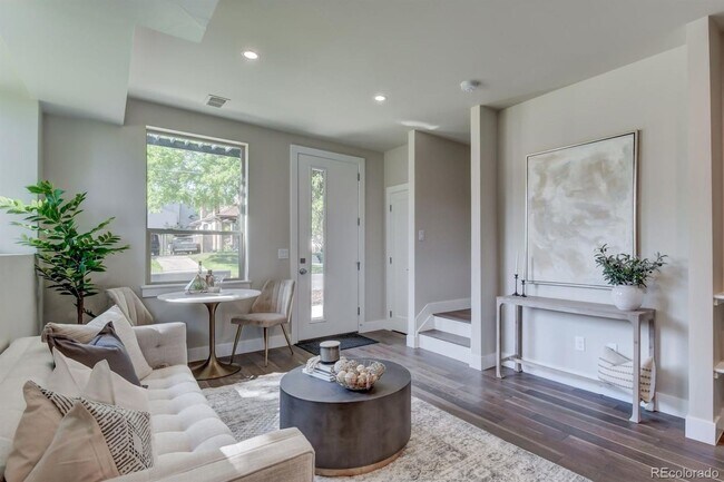 Building Photo - Cherry Creek Townhome - 4 Bed, 4 Bath, Detached Garage