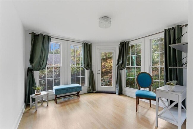 Building Photo - 302 Hascall Rd NW