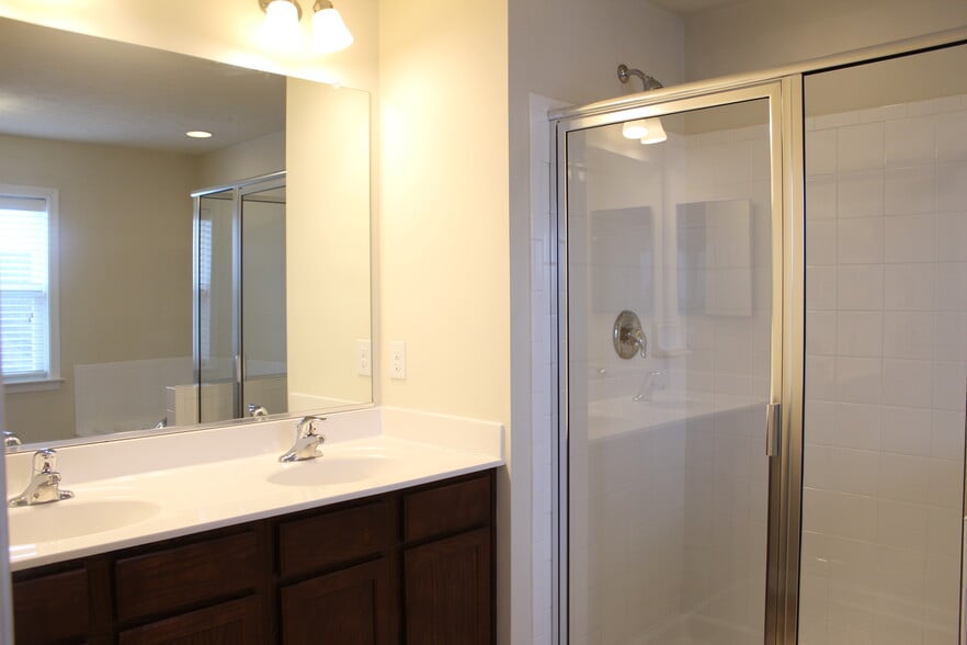 Building Photo - 3535 Sun Trl