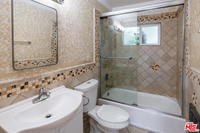 Building Photo - 7209 Willoughby Ave