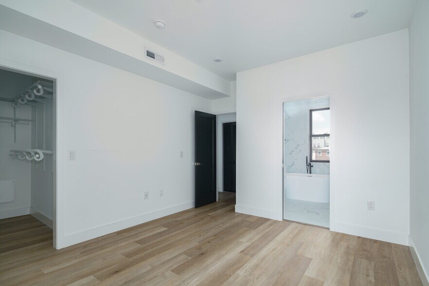 Building Photo - 930 N 2nd St