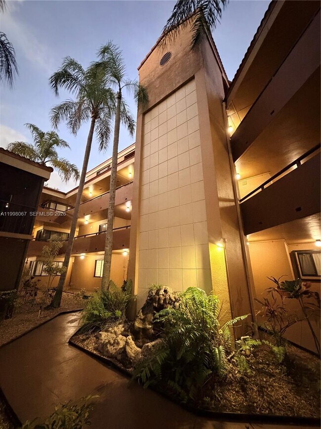 Building Photo - 15405 N Miami Lakeway