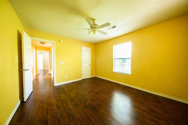 Building Photo - Great House in Perfect Location