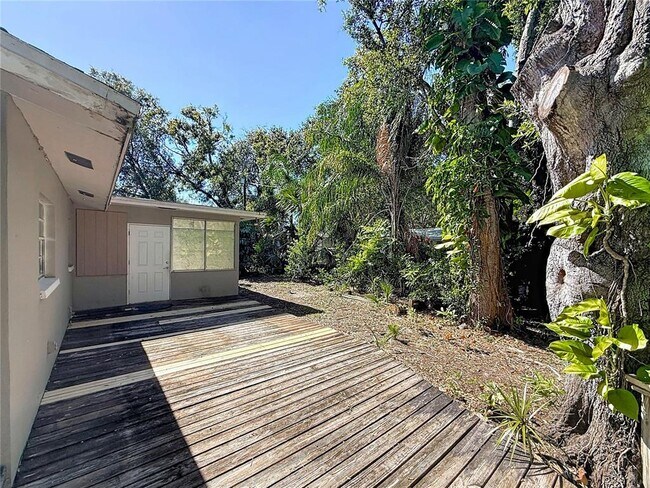 Building Photo - 1614 Braund Ave