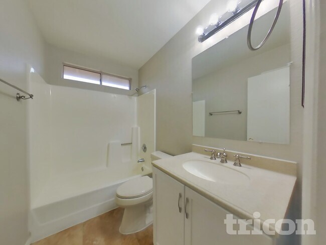 Building Photo - 1406 E Kerry Ln