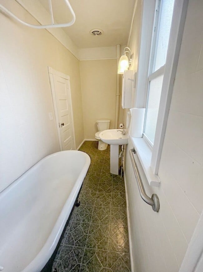 Building Photo - Charming Multi-Level 3-Bedroom Home in Cheney