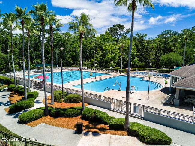 Building Photo - 1325 Fairway Village Dr