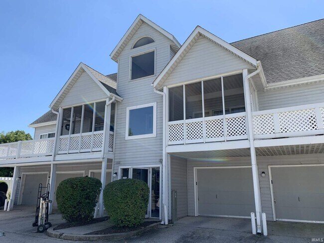 Building Photo - 1326 S College Mall Rd