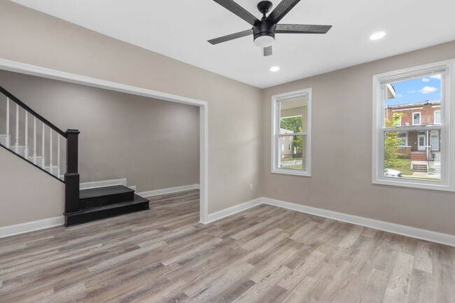 Building Photo - Newly Renovated 4-Bedroom Townhome for Rent