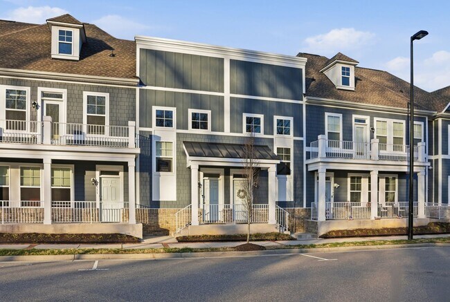 Building Photo - Stylish Townhouse Living in the Heart of Williamsburg