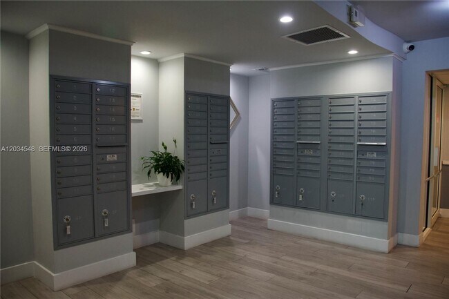 Building Photo - 9125 SW 77th Ave