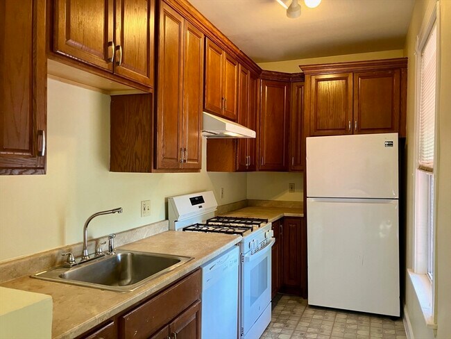Building Photo - 230 Callender St