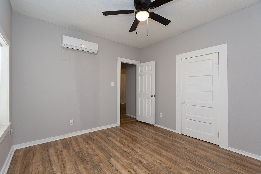 Building Photo - 143 Tremlett Ave