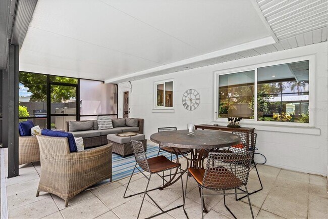 Building Photo - 2587 Ringling Blvd