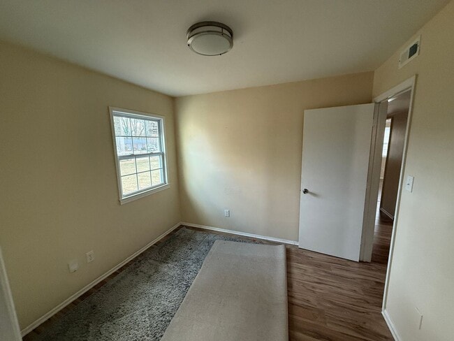 Building Photo - Ranch home near uptown