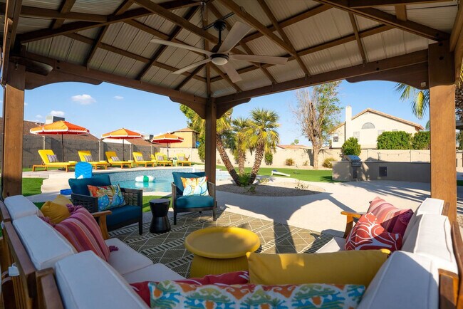 Building Photo - 7804 W Pershing Ave