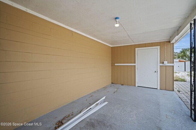 Building Photo - 1688 Eisenhower Ave