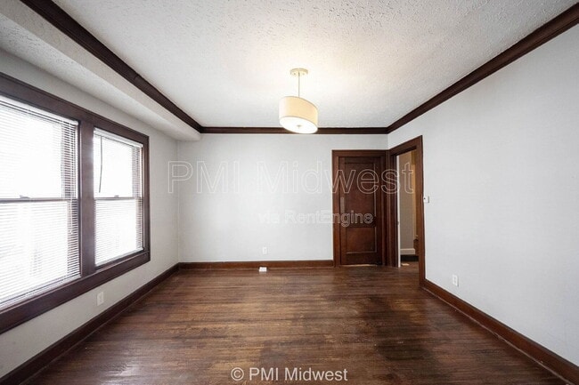 Building Photo - 4905 Broadway St