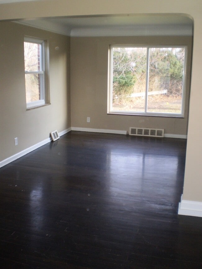 Building Photo - 28201 Coolidge Dr