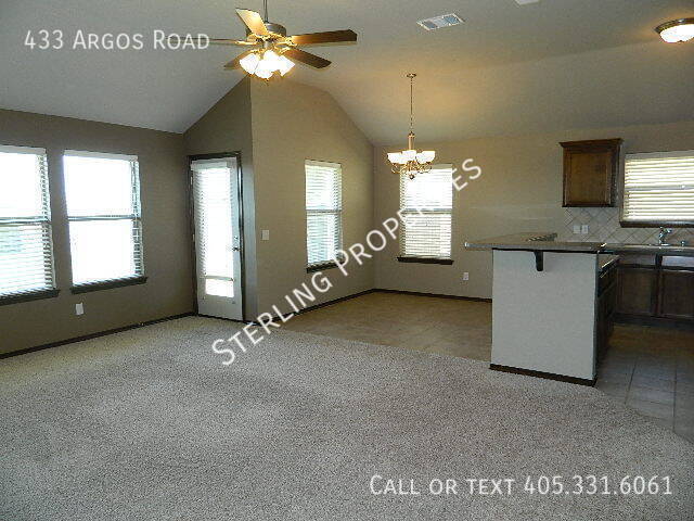 Building Photo - 433 Argos Rd