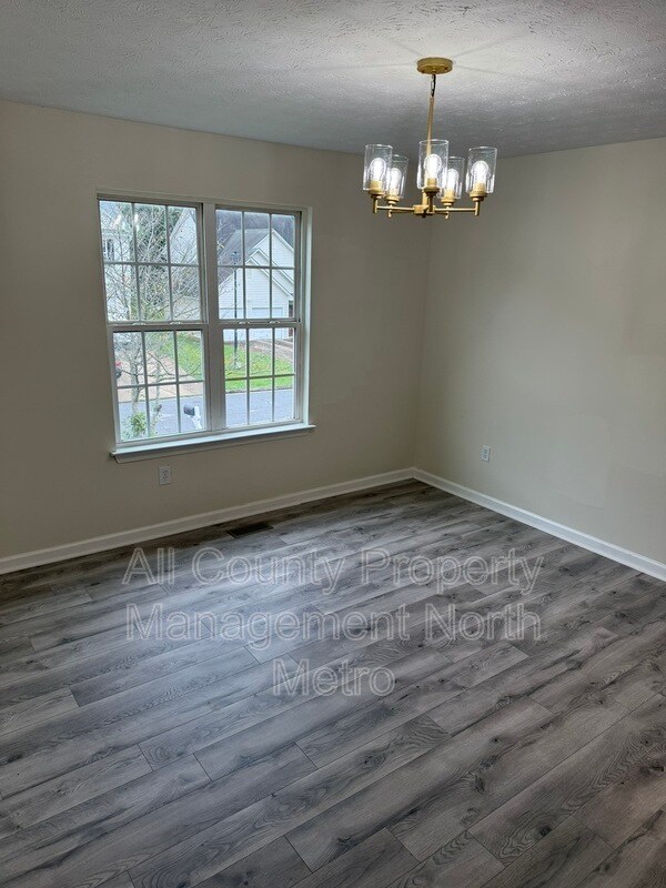 Building Photo - 170 S Barbara Ln