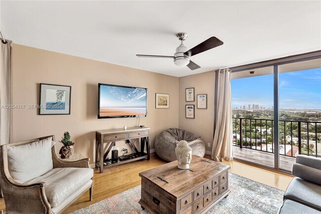 Building Photo - 2625 Collins Ave