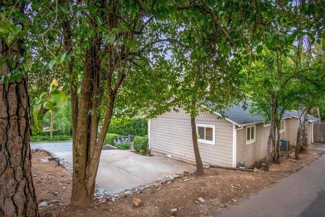Building Photo - 110 Maryland Dr