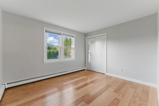 Building Photo - 121 Indian Meadow Dr