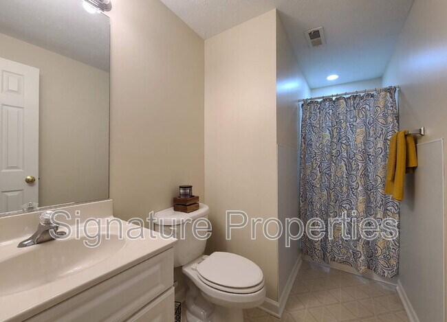 Building Photo - 106 Regina Ln