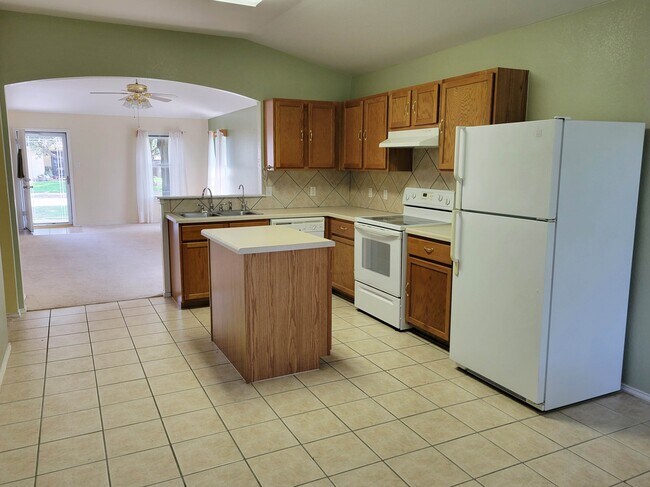 Building Photo - 620 Kelly Ct