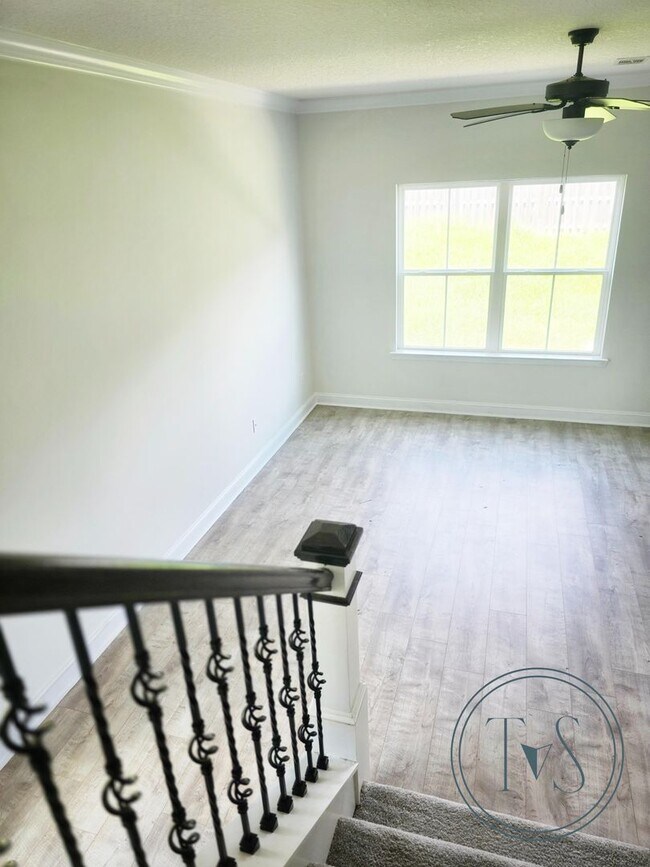Building Photo - FALL MOVE-IN SPECIAL: $1000 OFF 1st MONTH'...