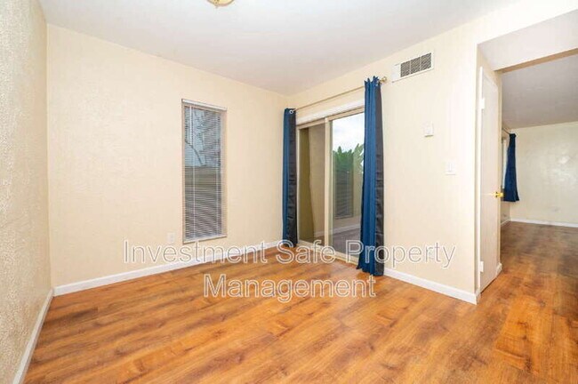 Building Photo - 1453 Melrose Ave