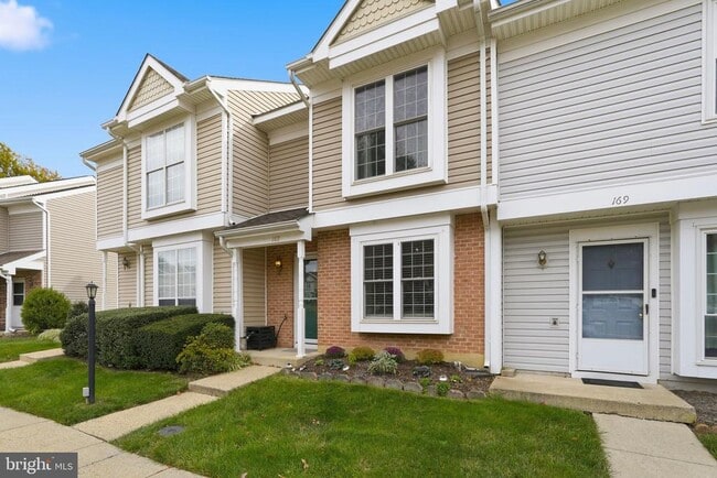 Building Photo - 168 Edinburgh Square