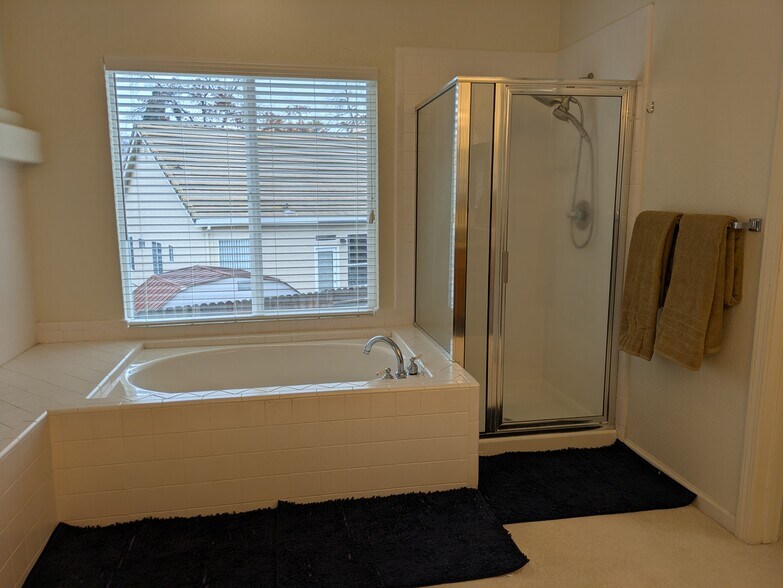 Building Photo - 105 Donegan Ct