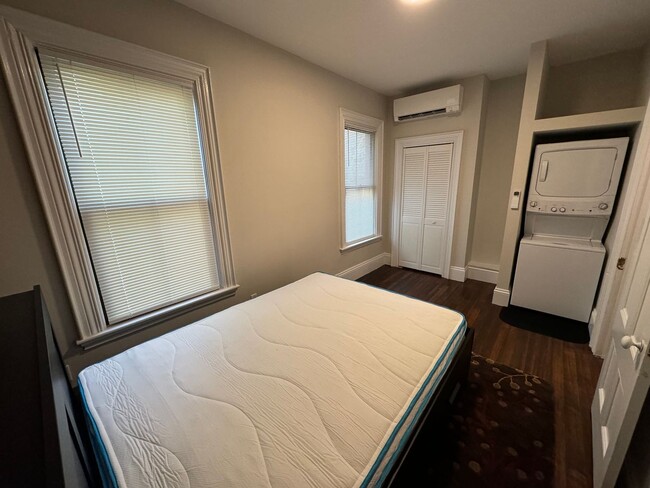 Building Photo - Renovated unit, Longwood Medical Area Brow...