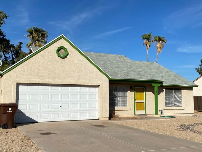 Primary Photo - 6932 W Paradise Dr