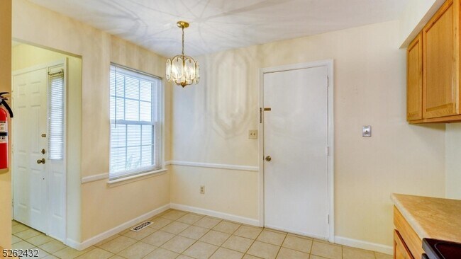 Building Photo - 70 Bayberry Dr
