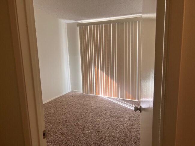 Building Photo - 5615 Oso Ave