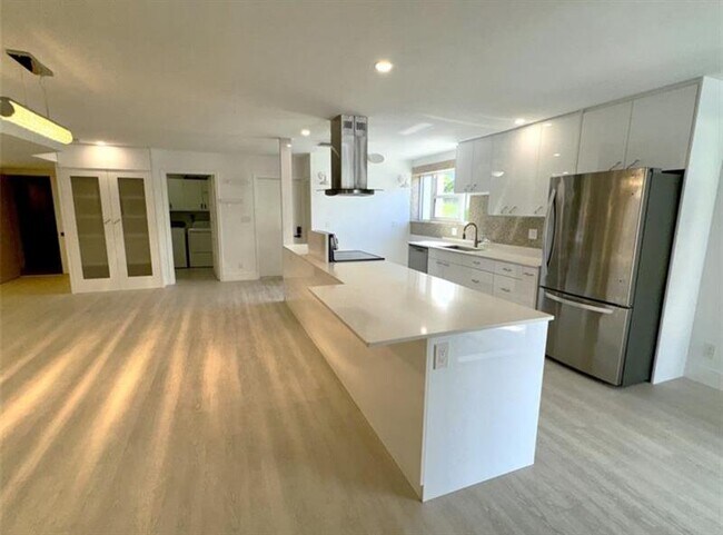 Building Photo - 76 Isle of Venice Dr