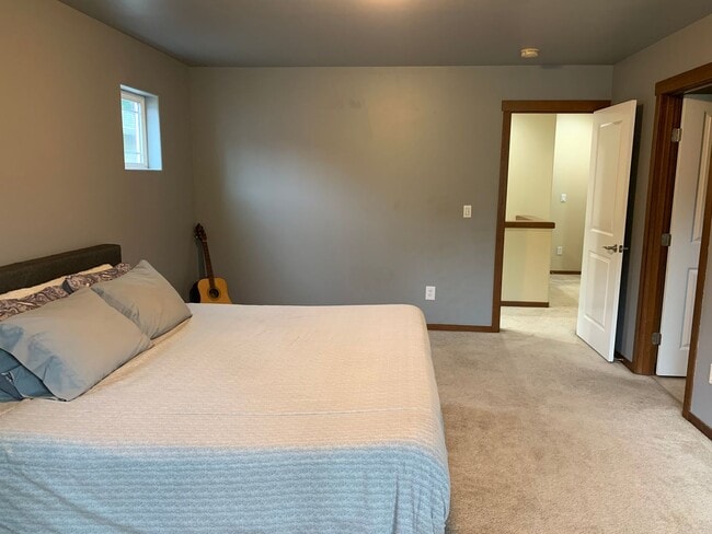 Building Photo - House for RENT:  Lynnwood/Brier 3 br - 2.5 bath  Dogs OK