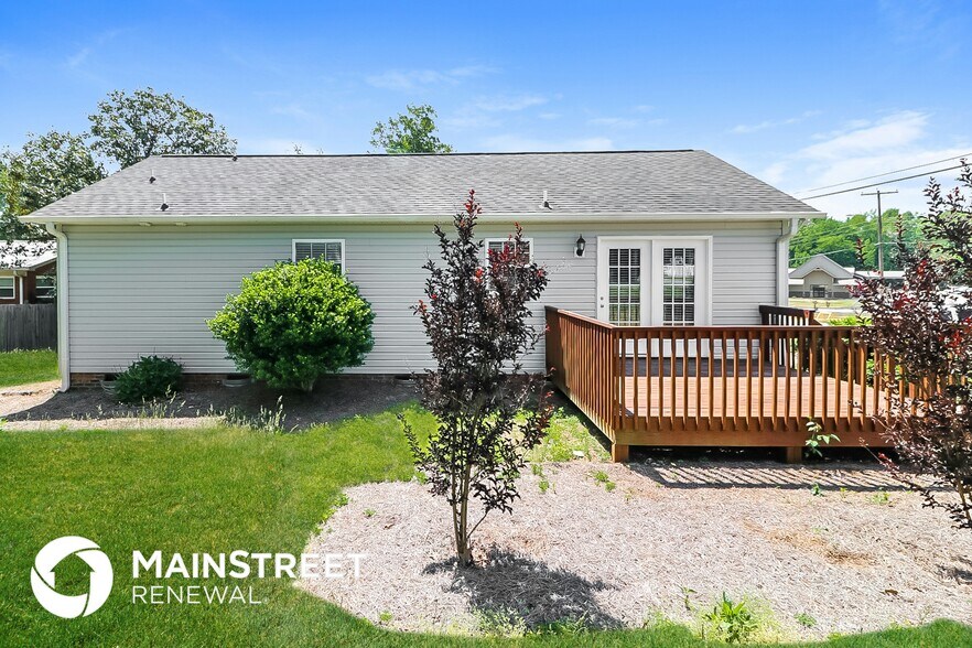 Building Photo - 533 May Rd