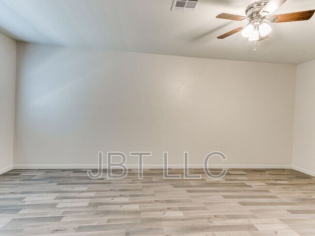 Building Photo - 4416 Meadowoak Dr